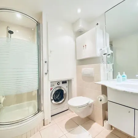 Citycosy Orangerie 2 Pièces En Face De Parc De L'orangerie Avec Un Parking Souterrain, Netflix Compris *