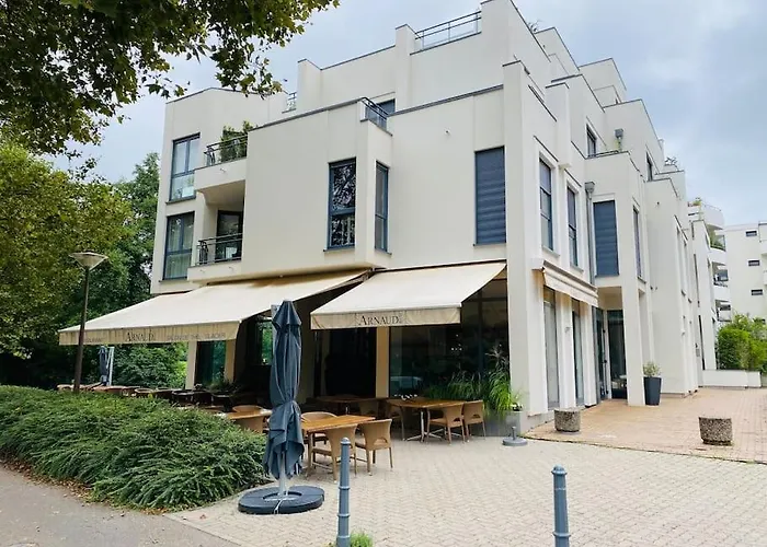 Citycosy Orangerie Superbe 2 Pieces Calme Face Au Parc L'orangerie, Parking Souterrain Privatif, Wi-fi & Netflix Inclus דירה